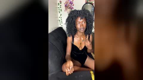 Snapshot of chroe22 chatting on 18, 12, 2025 chroe22 online show from 18, 12, 2025