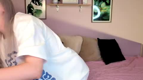 EvaBlonde TayaBrunette EliieBlack hair online show from 2, 5, 2026