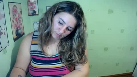 Snapshot of chrystalbella chatting on 21, 12, 2024 Diana online show from 21, 12, 2024