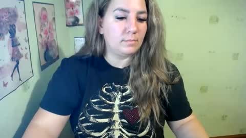 Snapshot of chrystalbella chatting on 25, 12, 2024 Diana online show from 25, 12, 2024