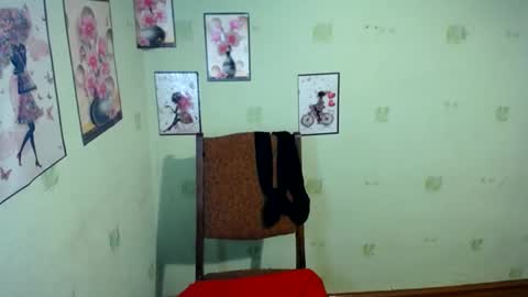 Snapshot of chrystalbella chatting on 25, 12, 2024 Diana online show from 25, 12, 2024