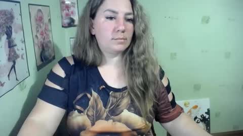 Snapshot of chrystalbella chatting on 28, 2, 2025 Diana online show from 28, 2, 2025