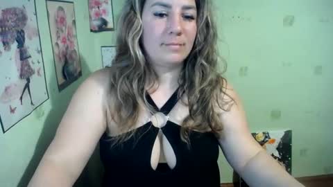 Snapshot of chrystalbella chatting on 4, 3, 2025 Diana online show from 4, 3, 2025
