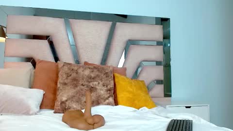 Cintia Hills online show from 30, 1, 2025