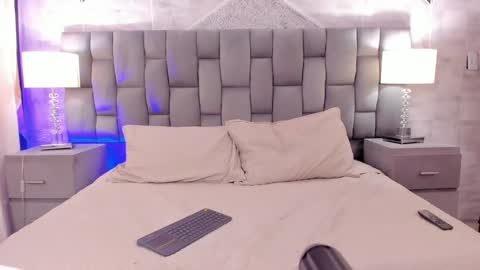 CintiaCollins  online show from 4, 2, 2025