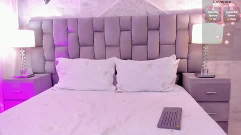 CintiaCollins  online show from 25, 2, 2025