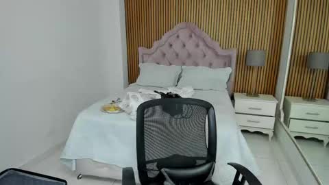 CintiaCollins  online show from 10, 11, 2025