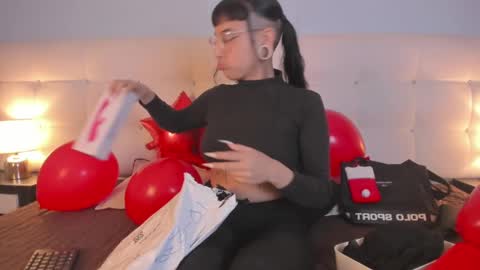 Snapshot of cintya_kors chatting on 18, 2, 2025 Cintya online show from 18, 2, 2025