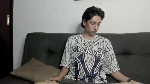 Snapshot of cirosky_elchicopolla chatting on 2, 12, 2025 cirosky_elchicopolla online show from 2, 12, 2025