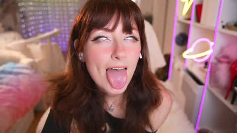 Snapshot of cissy_glitter chatting on 18, 4, 2026 Cissy Glitter online show from 18, 4, 2026