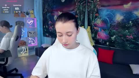 Snapshot of clarabenson chatting on 15, 9, 2025 clarabenson online show from 15, 9, 2025