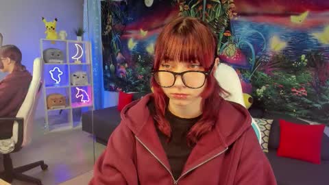 Snapshot of clarabenson chatting on 8, 11, 2025 clarabenson online show from 8, 11, 2025