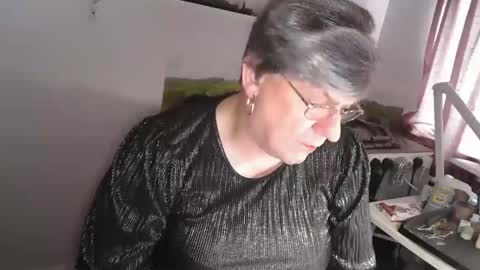 clare nylons online show from 6, 3, 2026