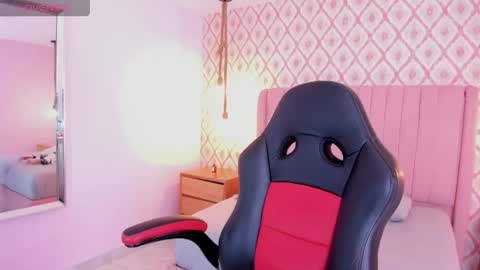 Snapshot of clarise_hall chatting on 9, 5, 2026 C L A R I S E online show from 9, 5, 2026