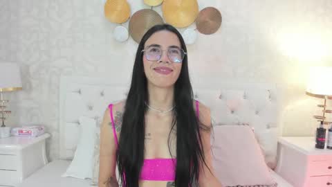 Snapshot of clarisse28 chatting on 6, 2, 2025 Mistress Clarisse online show from 6, 2, 2025