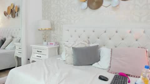 Snapshot of clarisse28 chatting on 6, 2, 2025 Mistress Clarisse online show from 6, 2, 2025