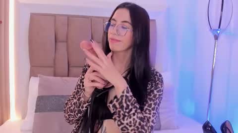 Snapshot of clarisse28 chatting on 19, 10, 2025 Mistress Clarisse online show from 19, 10, 2025