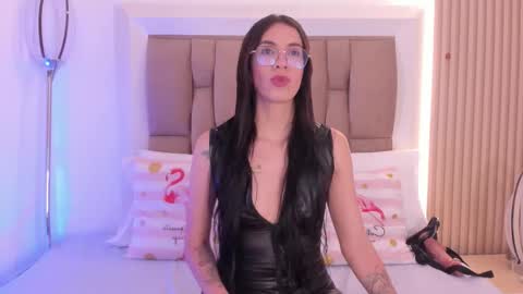 Snapshot of clarisse28 chatting on 5, 1, 2026 Mistress Clarisse online show from 5, 1, 2026