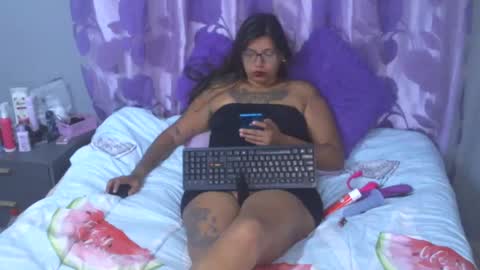 Snapshot of claudine_valencia chatting on 5, 1, 2025 claudine valencia online show from 5, 1, 2025