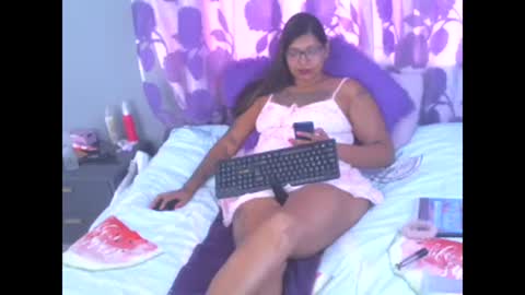 Snapshot of claudine_valencia chatting on 24, 1, 2025 claudine valencia online show from 24, 1, 2025