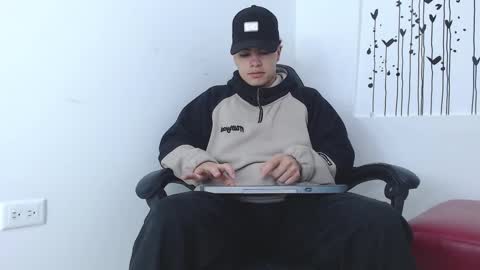 Snapshot of clay_black chatting on 4, 3, 2025    online show from 4, 3, 2025