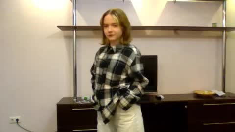 clementinaaures online show from 6, 11, 2025