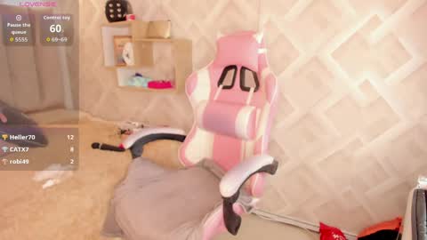 clhoe_johnson_ online show from 11, 5, 2026