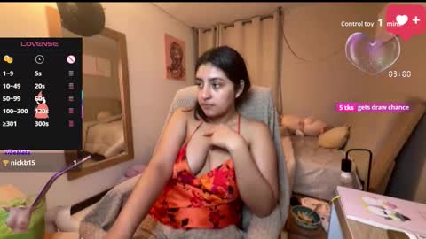 cloe small online show from 9, 10, 2025