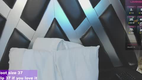 lady cloe person online show from 9, 8, 2026