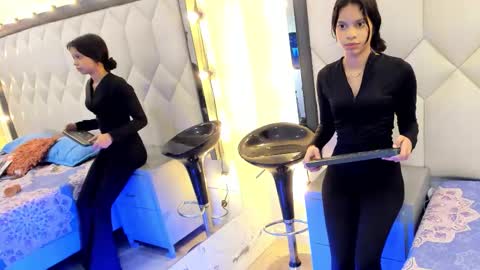 Snapshot of cloeygraweing chatting on 11, 10, 2025 cloeygraweing online show from 11, 10, 2025