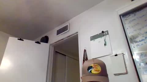 Snapshot of cloudyydayzz chatting on 10, 3, 2026 tallhungandcloudy online show from 10, 3, 2026