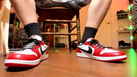 Gorgeous online show from 4, 12, 2025