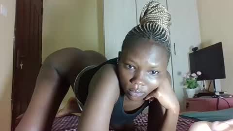 Mila independent model online show from 17, 5, 2026