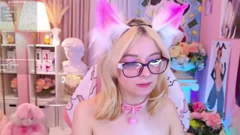 Snapshot of coconut_mia chatting on 8, 12, 2024 Mia online show from 8, 12, 2024