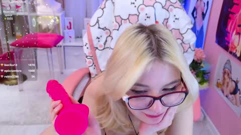 Snapshot of coconut_mia chatting on 13, 12, 2024 Mia online show from 13, 12, 2024