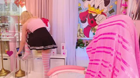 Snapshot of coconut_mia chatting on 19, 12, 2024 Mia online show from 19, 12, 2024