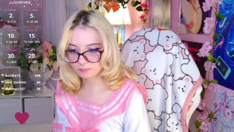 Snapshot of coconut_mia chatting on 24, 12, 2024 Mia online show from 24, 12, 2024