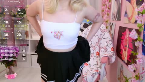 Snapshot of coconut_mia chatting on 5, 2, 2025 Mia online show from 5, 2, 2025