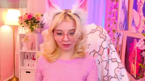 Snapshot of coconut_mia chatting on 8, 3, 2025 Mia online show from 8, 3, 2025