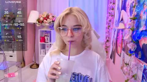 Snapshot of coconut_mia chatting on 9, 9, 2025 Mia online show from 9, 9, 2025