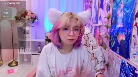 Snapshot of coconut_mia chatting on 3, 10, 2025 Mia online show from 3, 10, 2025