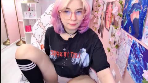 Snapshot of coconut_mia chatting on 7, 10, 2025 Mia online show from 7, 10, 2025