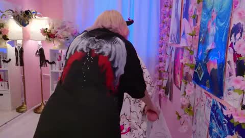 Snapshot of coconut_mia chatting on 23, 10, 2025 Mia online show from 23, 10, 2025