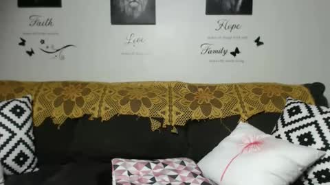 Snapshot of cocoscreamy chatting on 26, 11, 2025 CocosCreamy online show from 26, 11, 2025