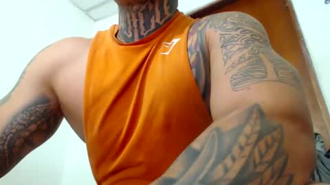 Snapshot of colombian_monster_cock chatting on 31, 12, 2024 camilo online show from 31, 12, 2024