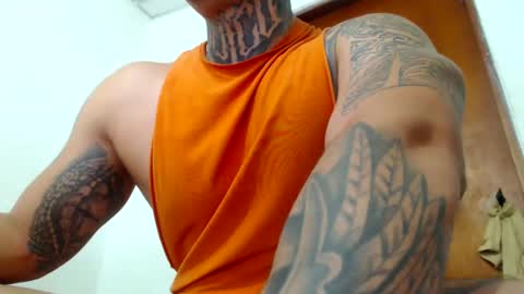Snapshot of colombian_monster_cock chatting on 4, 1, 2025 camilo online show from 4, 1, 2025