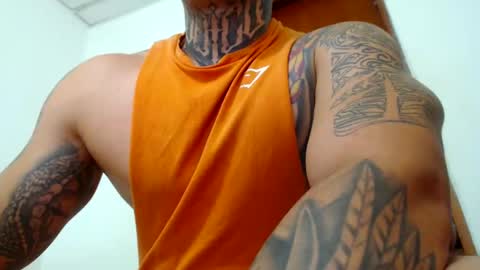 Snapshot of colombian_monster_cock chatting on 10, 1, 2025 camilo online show from 10, 1, 2025