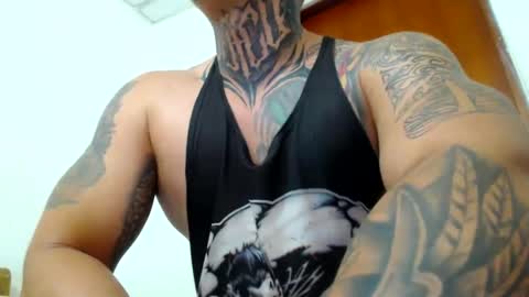 Snapshot of colombian_monster_cock chatting on 31, 1, 2025 camilo online show from 31, 1, 2025