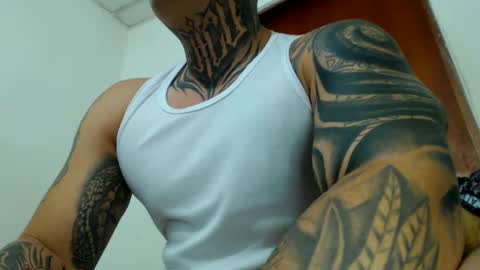 Snapshot of colombian_monster_cock chatting on 9, 9, 2025 camilo online show from 9, 9, 2025