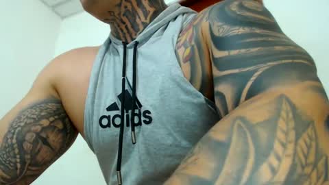 Snapshot of colombian_monster_cock chatting on 11, 9, 2025 camilo online show from 11, 9, 2025